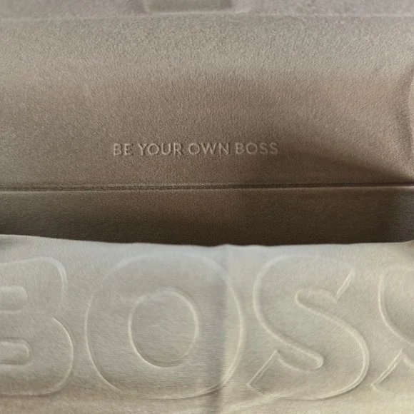 🆕️ BOSS‎ Black Leather Eyeglass Case with Cleaning Cloth "Be Your Own Boss" - Picture 5 of 6